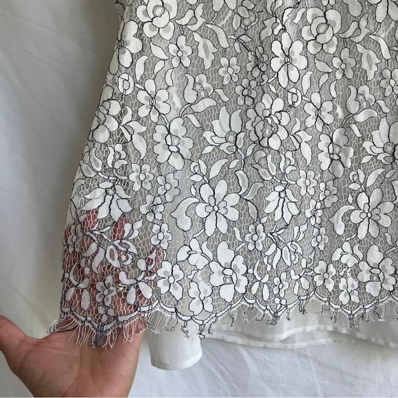 Ecru sleeveless lace lined blouse keyhole at front, White, Size S, classic piece - Picture 3 of 8